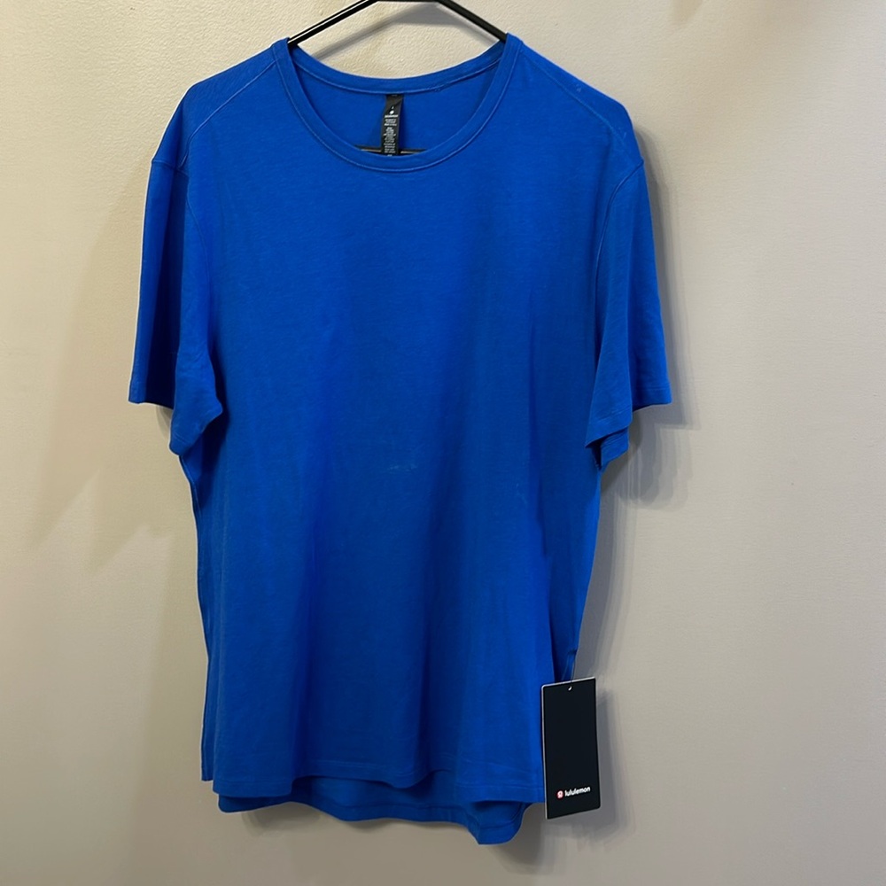 Men’s Lululemon 5 year basic tee. Size large